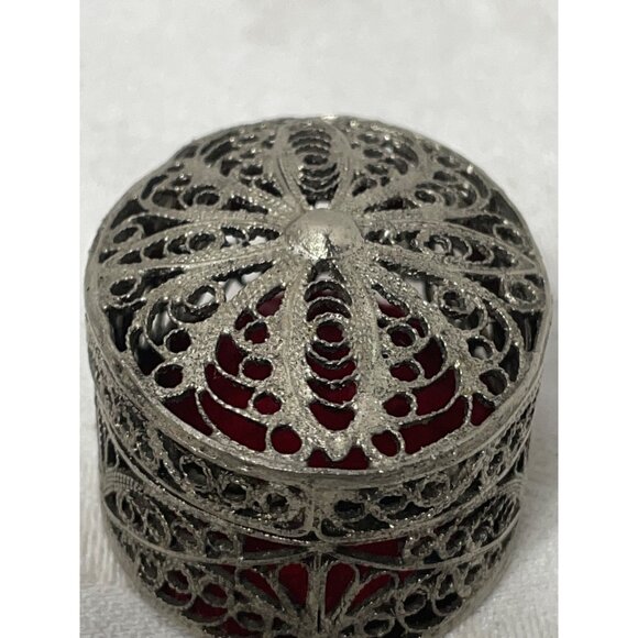 Vintage Filigree Trinket Box Red Velvet Lining Ornate Oval Design Jewelry Holder - Picture 11 of 13